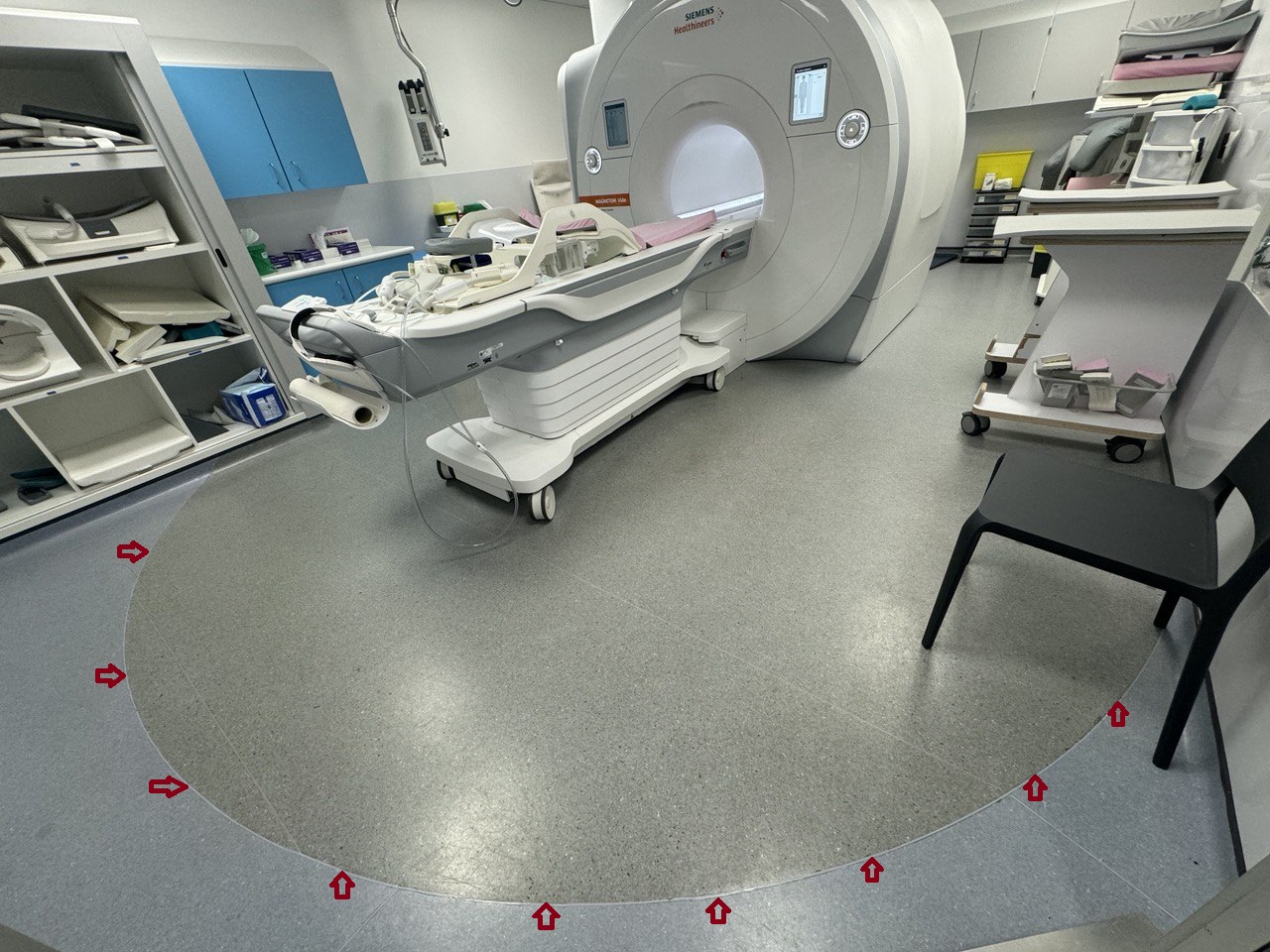 The photo displays five Gauss lines marked on the floor of a Siemens 3T MRI